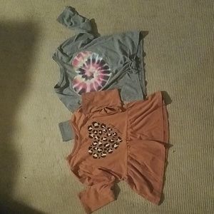 2 long sleeve shirts